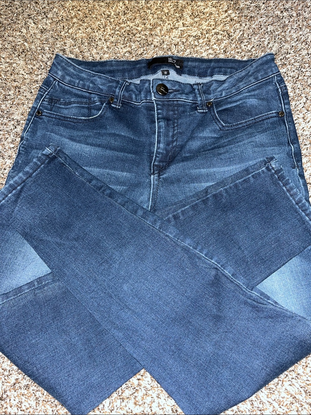 1822 Denim Women’s Skinny Jeans in Dark Blue Wash